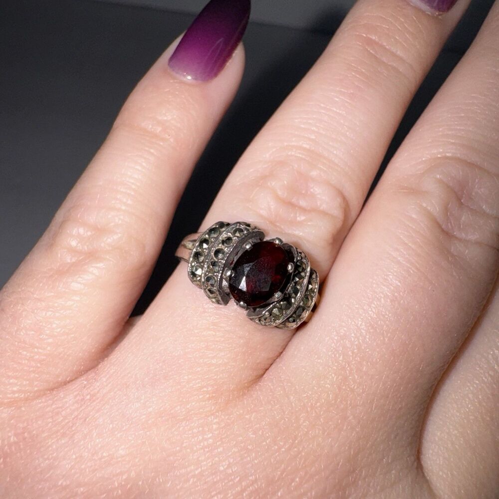 Vintage 925 Sterling ring with red garnet gemstone marcasite Size 7 Thailand